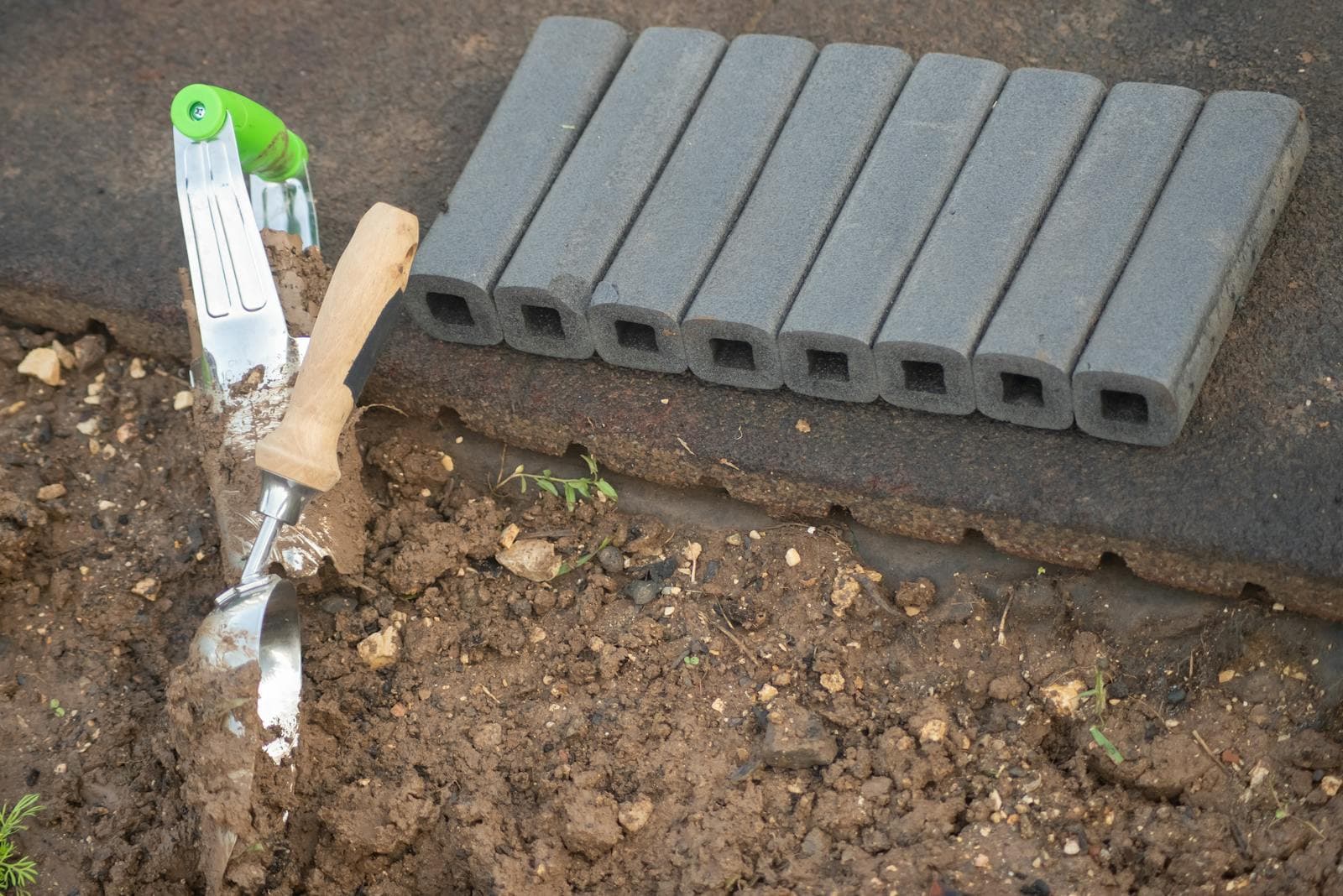 The Beginner Flower Garden Toolkit Without the Clutter